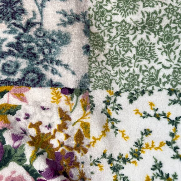 NEW Laura Ashley Cottage Floral Oversized Plush Throw - Picture 9 of 9